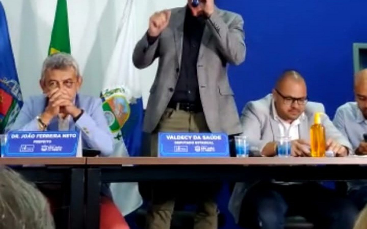 O Deputado Valdecy destacou que n&atilde;o se faz mudan&ccedil;as sozinho