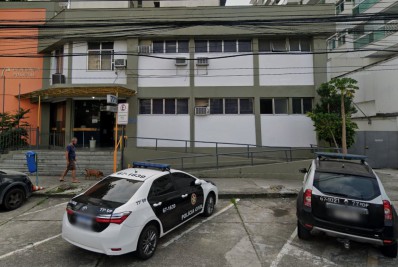 Homem é preso por invadir casa e manter família refém em Niterói