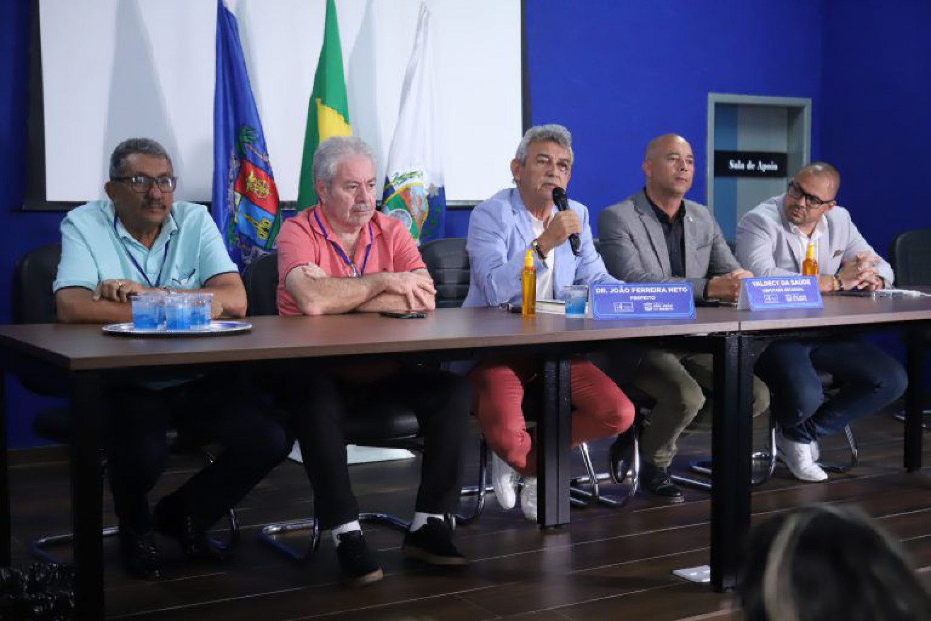 Da esquerda para a direita: Gildo Gonzaga, Vice-presidente do Meriti-Previ; Altair Soares, Presidente do Meriti-Previ; Prefeito Dr. Jo&atilde;o, Valdecy da Sa&uacute;de, Deputado Estadual e M&aacute;rcio Reis, Secret&aacute;rio Executivo - Divulga&ccedil;&atilde;o
