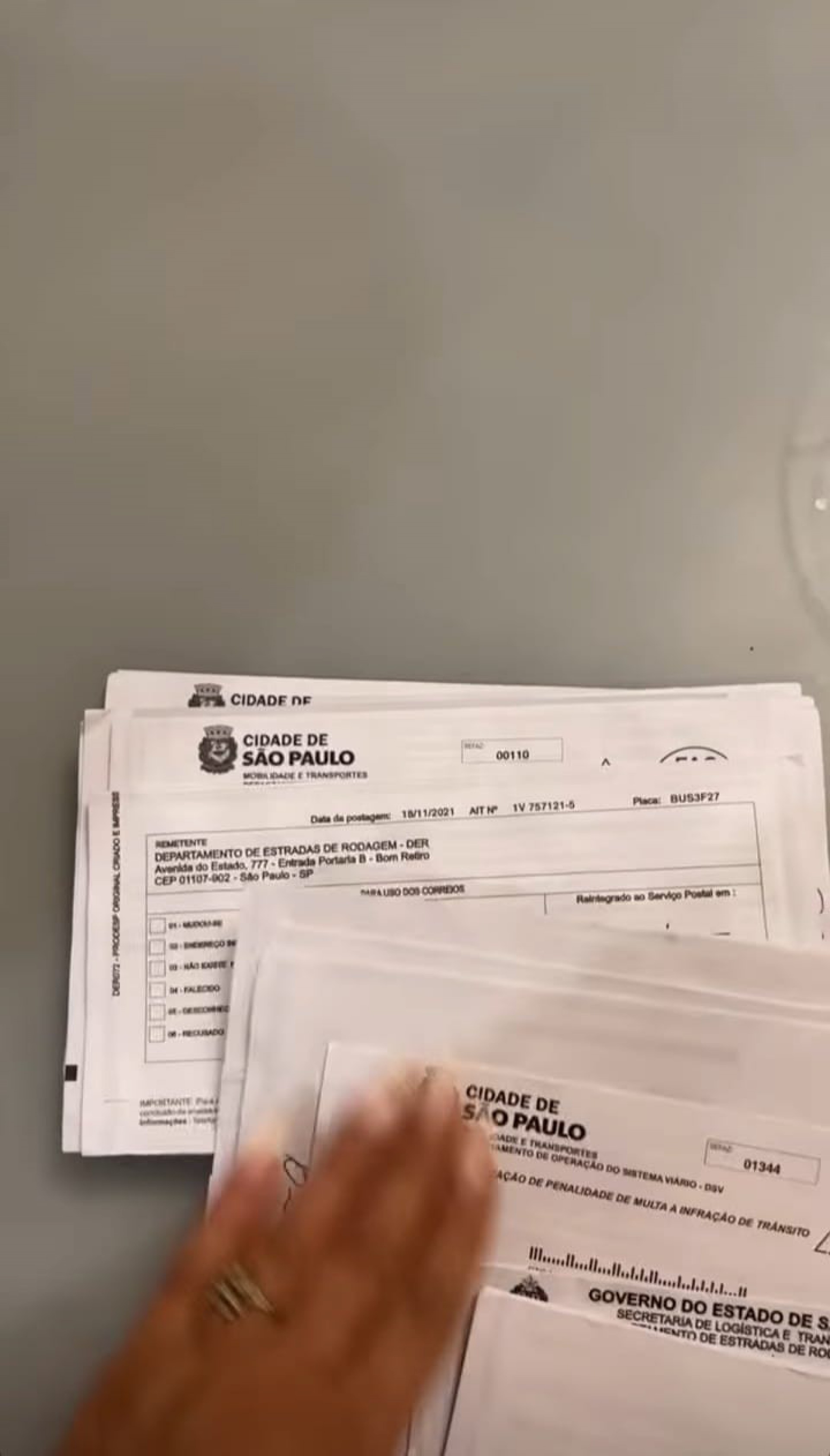 Advogada mostrou a quantidade de multas recebidas  - Reprodução/Instagram