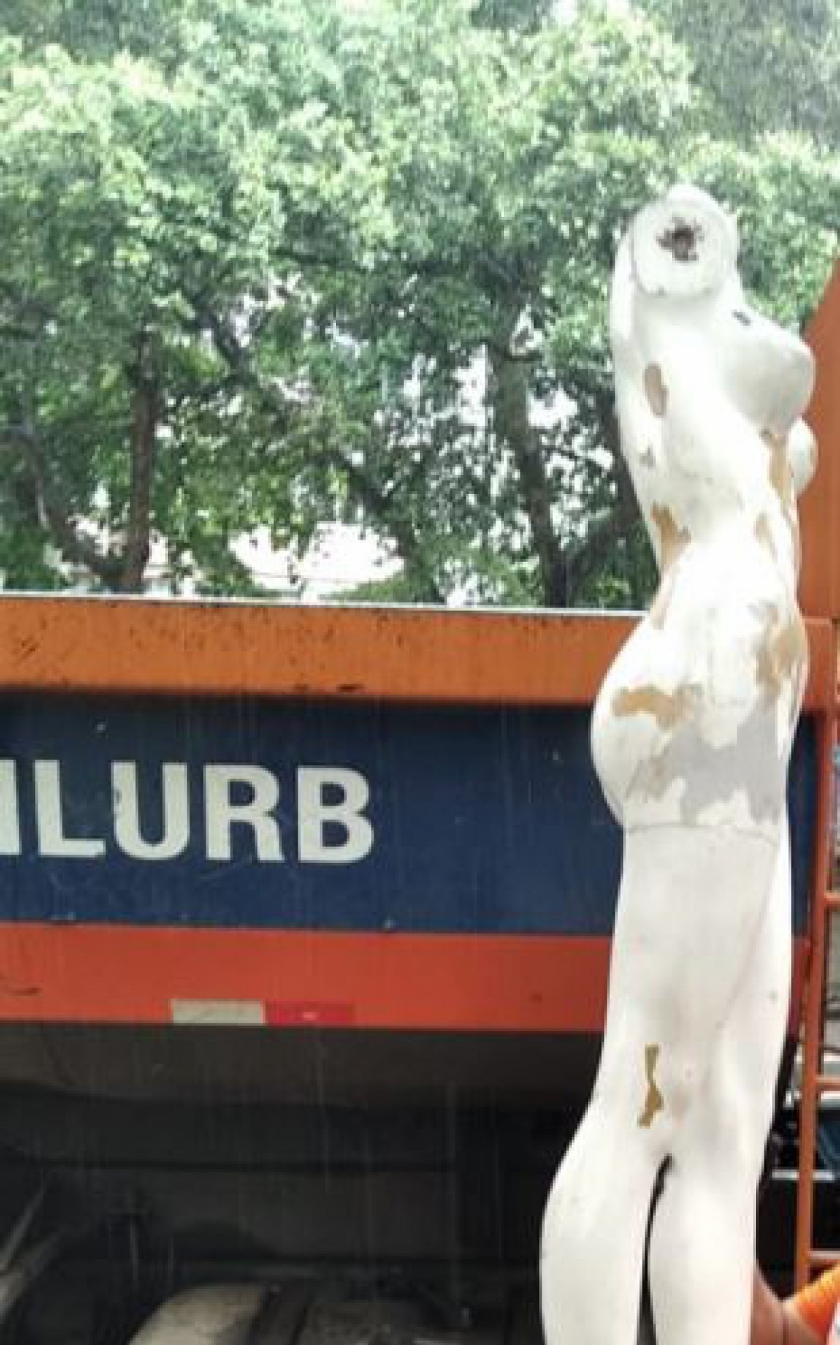 Comlurb recolhe manequim da Rua Barata Ribeiro, em Copacabana