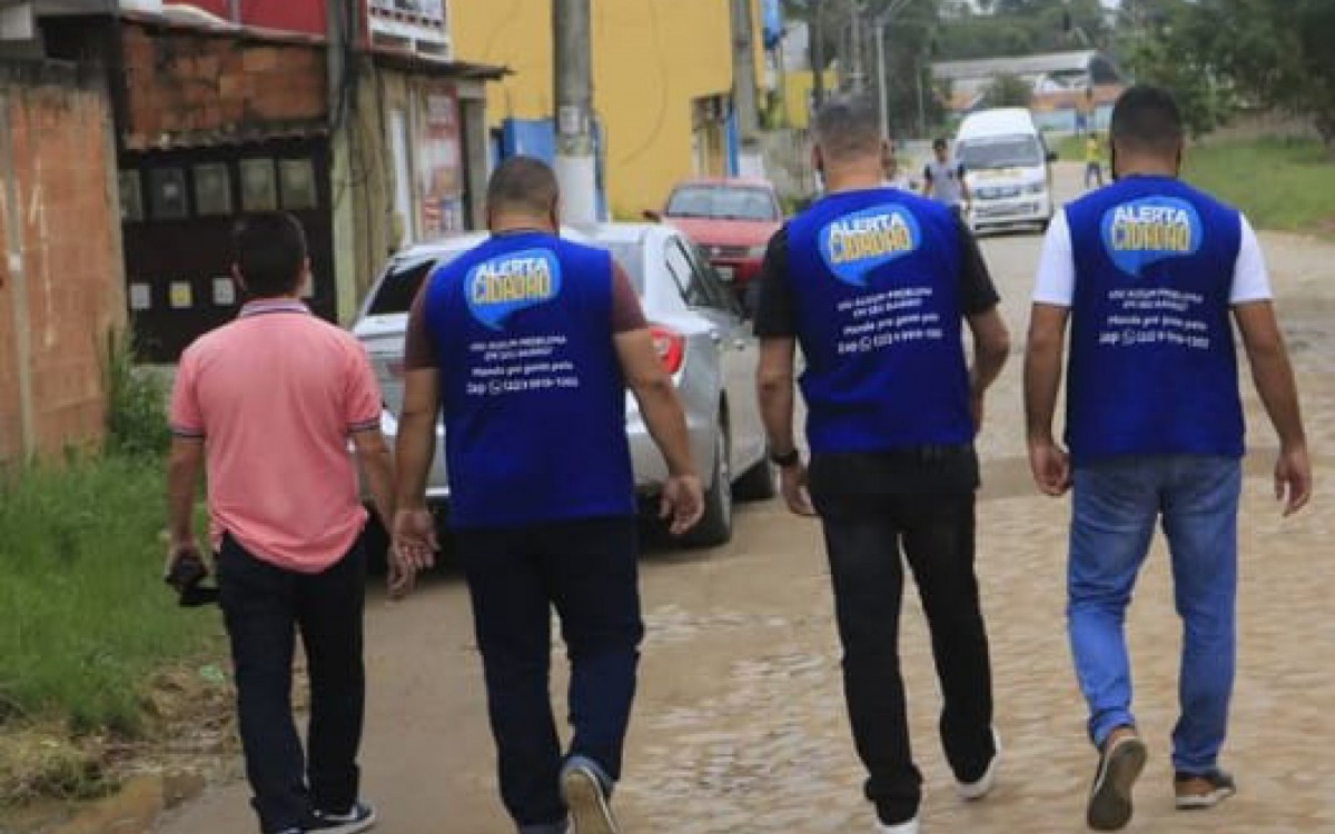 A equipe do gabinete do Vereador Luiz Matos elabora os ofícios, e enviam às Secretarias Municipais competentes para solucionarem os problemas denunciados pelo canal Alerta Cidadão Macaé