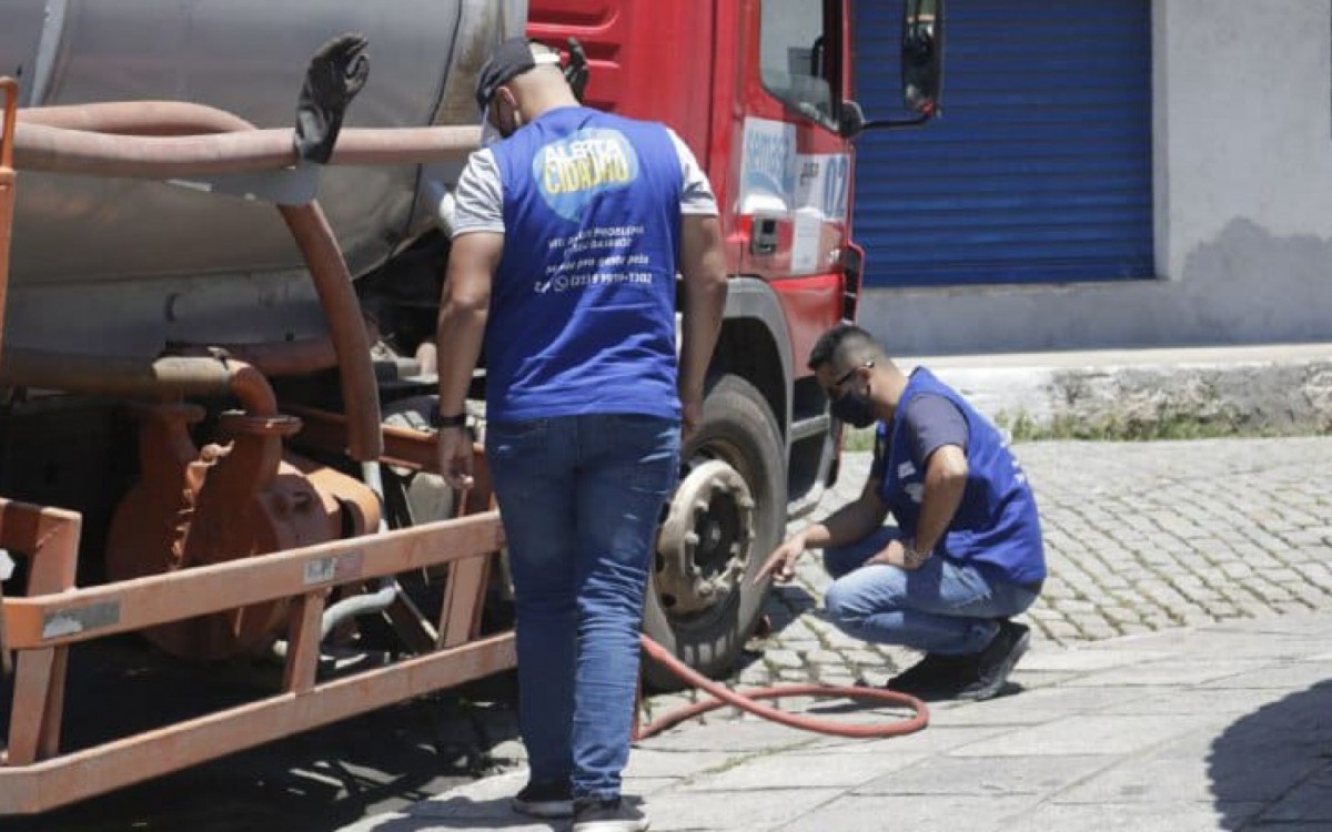 Alerta Cidadão Macaé recebe demandas e denúncias da população e busca solucionar problemas como: esgoto a céu aberto, ruas esburacadas, falta de iluminação pública, etc