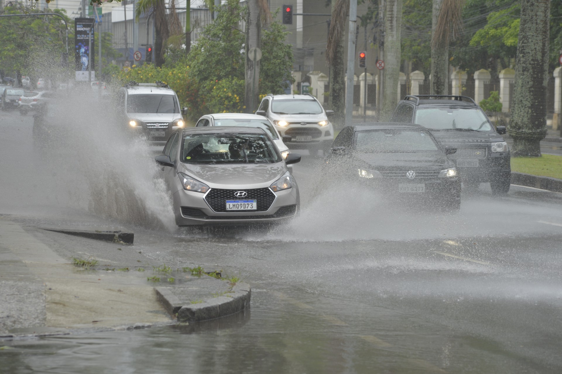 Chuva no Rio deixou alguns pontos alagados - Fabio Costa / Ag&ecirc;ncia O Dia                       