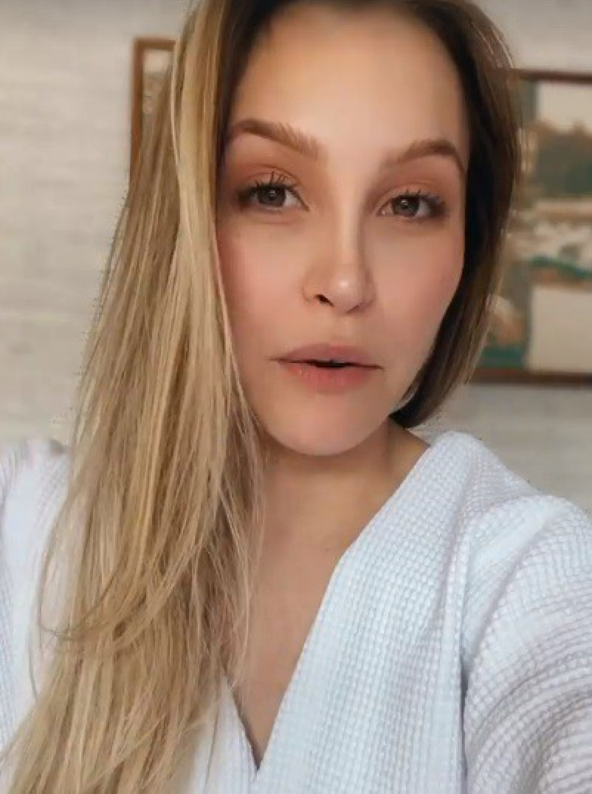 Carla Diaz se diverte após deixar escapar acessório sexual em vídeo - reprodução do instagram