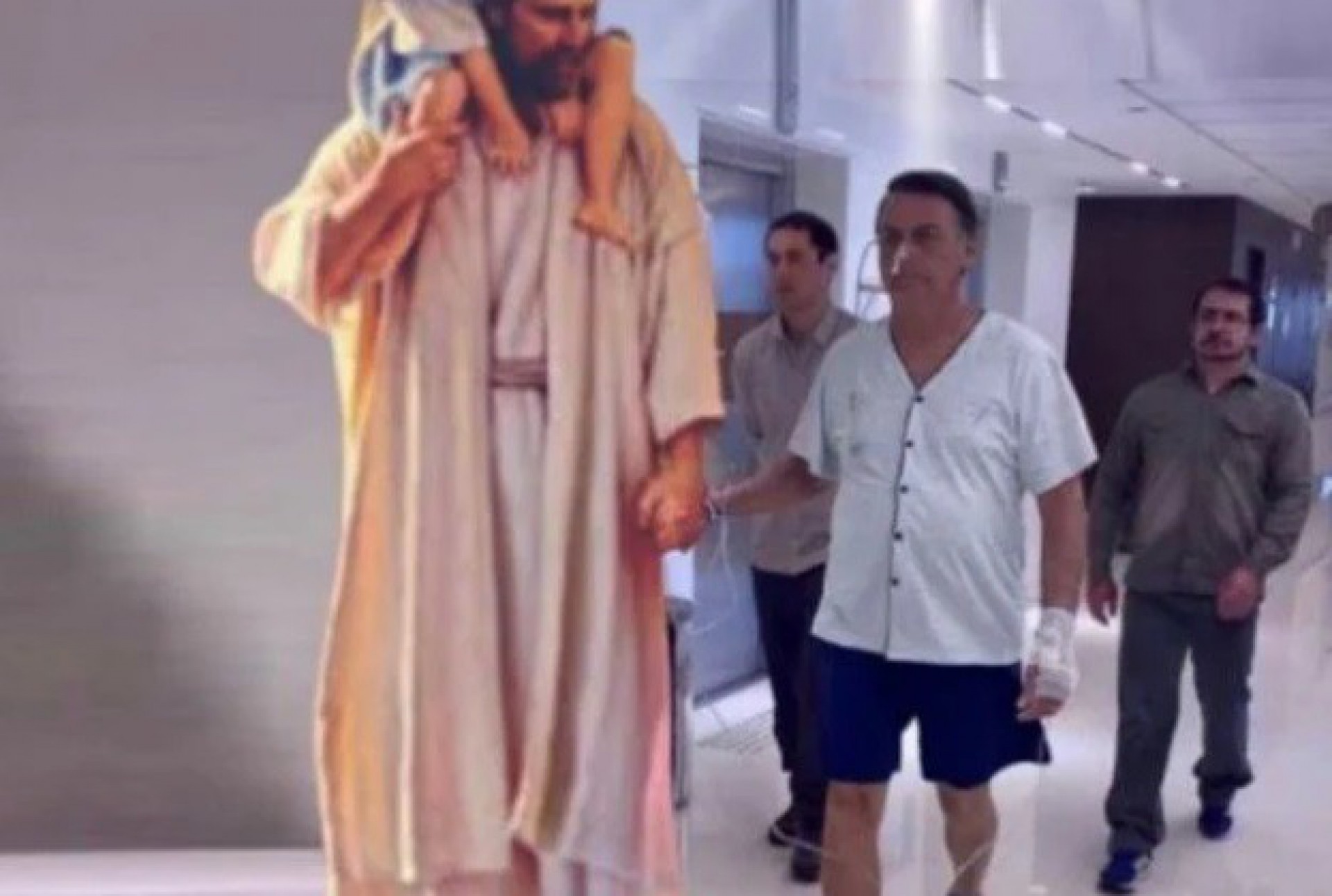 Regina Duarte compartilha montagem de Bolsonaro ao lado de Jesus - Reprodução Internet