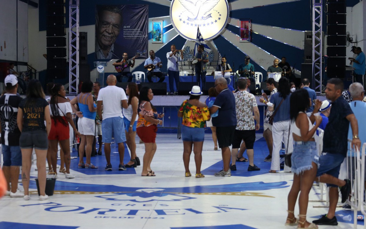 Rio,08/01/2022-MADUREIRA,quadra da Portela, Feijoada da Portela, grupo de samba de Sao Paulo, Gloria ao Samba fez homenagem ao Mestre Monarco. Na foto. Pagode da Portela.Foto: Cleber Mendes/Agência O Dia