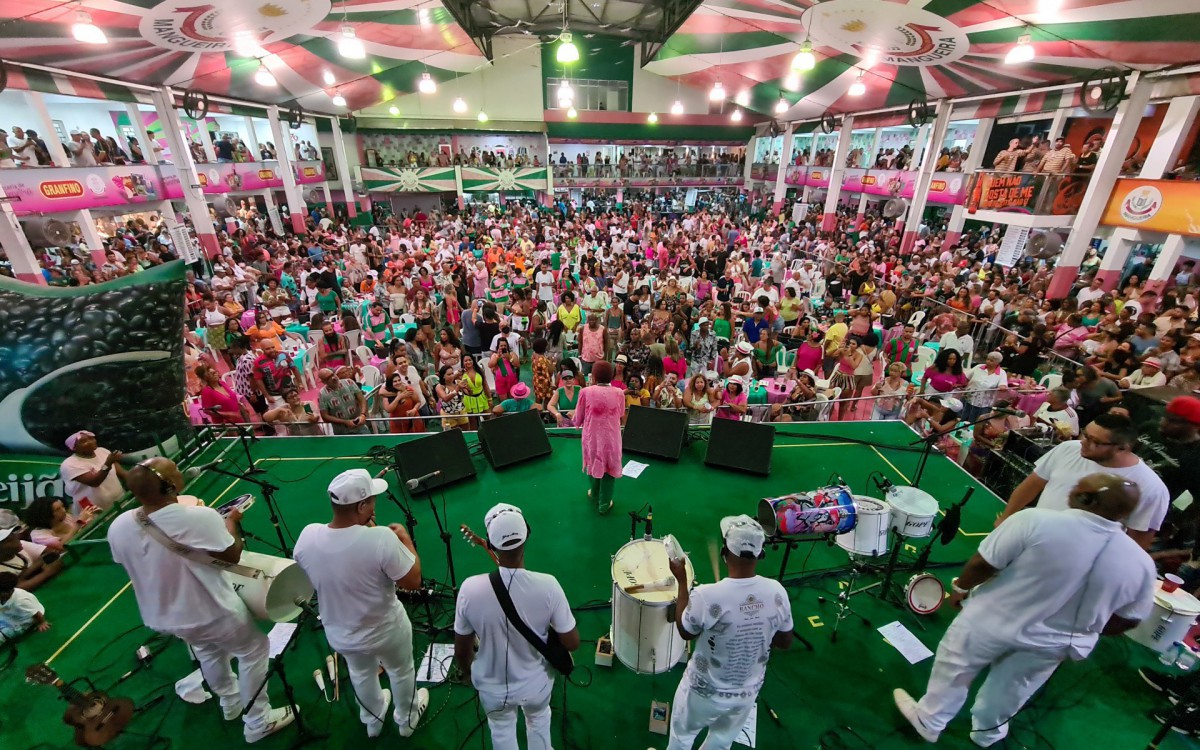 Quadra da Mangueira recebeu tradicional feijoada no último sábado