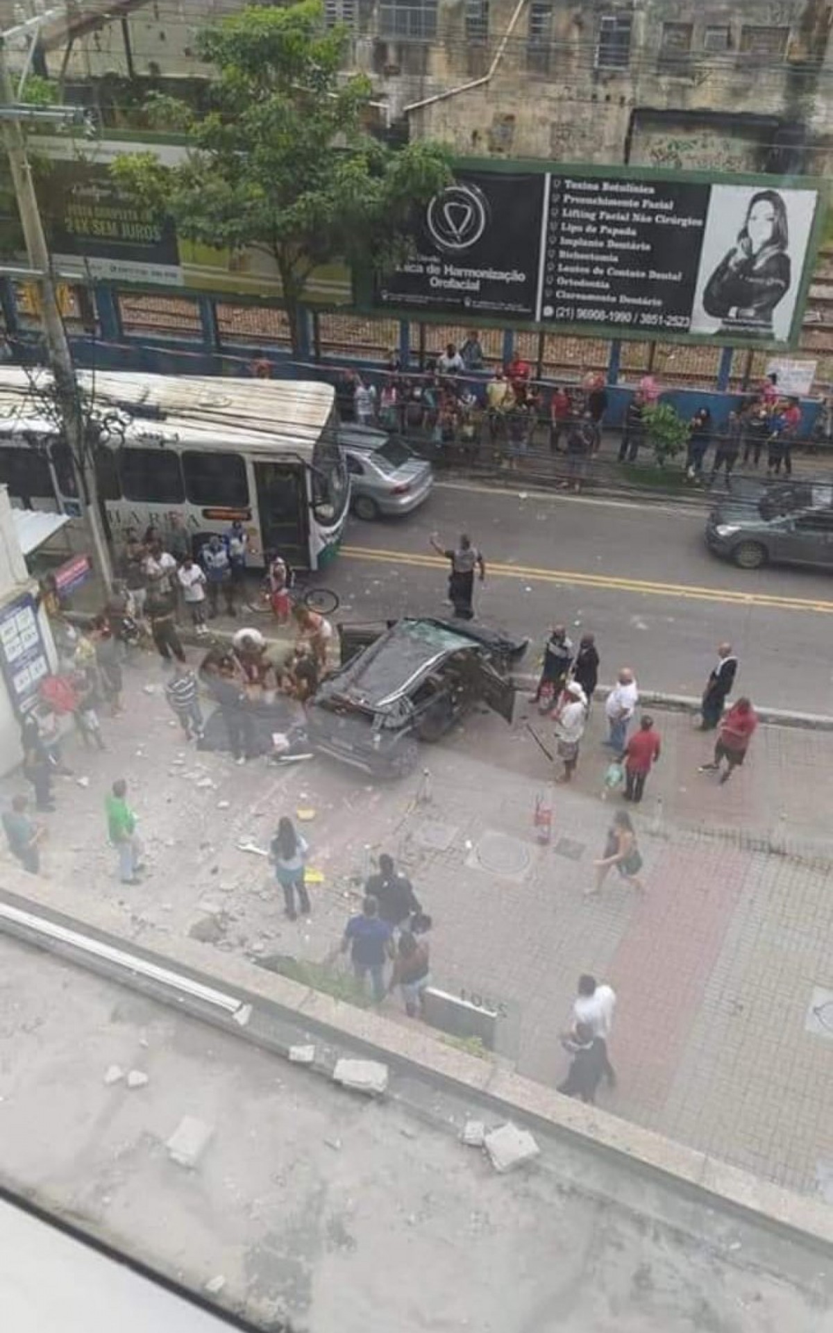 Acidente aconteceu na tarde desta segunda-feira