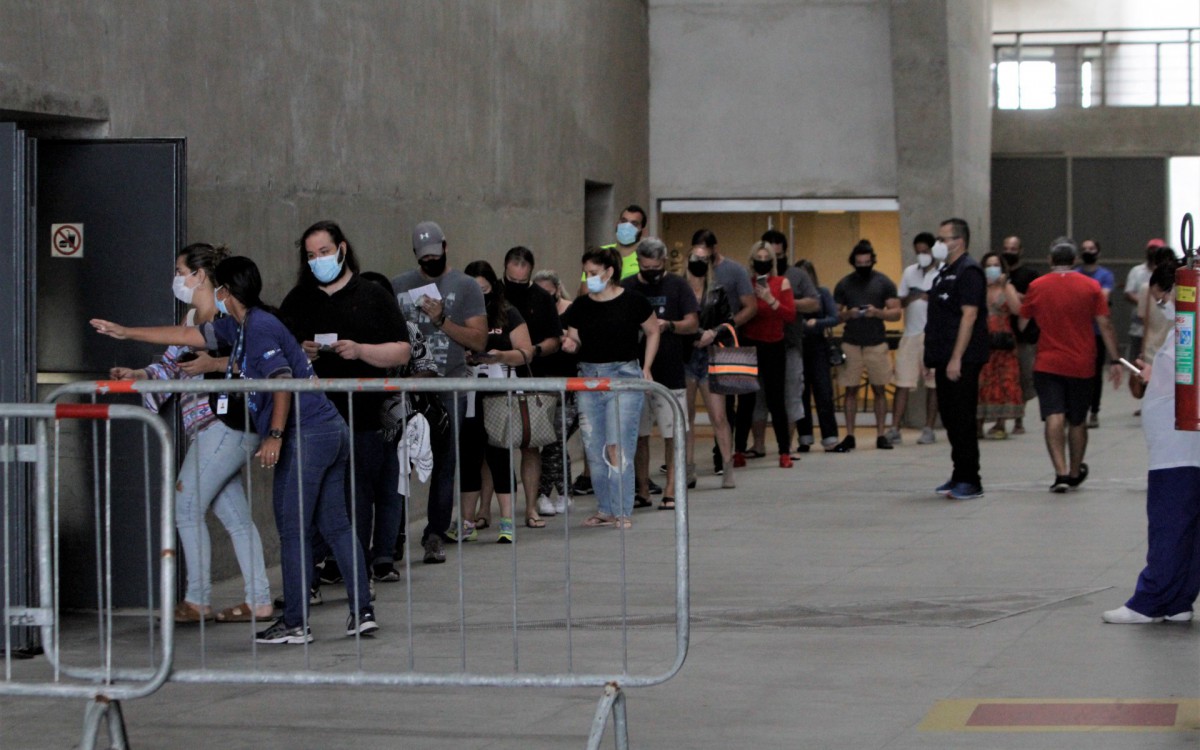 Prefeitura reabre posto de vacinação na Cidade das Artes na Barra, nesta segunda feira (10).