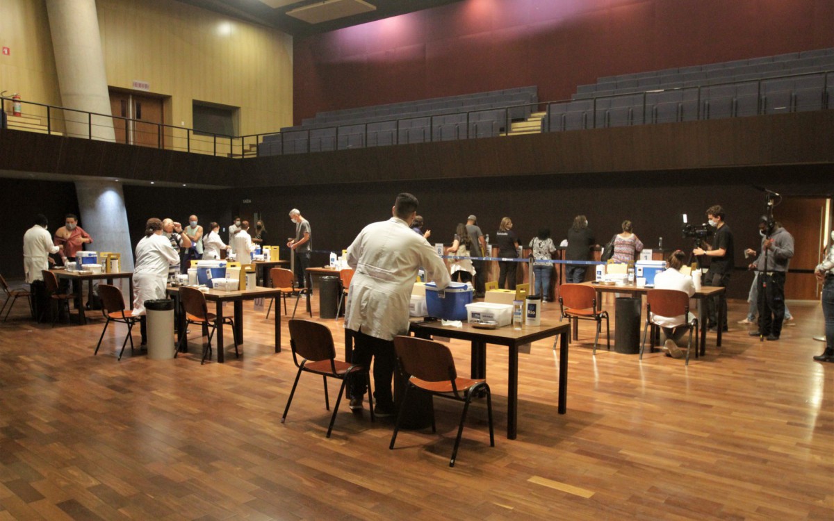 Prefeitura reabre posto de vacina&ccedil;&atilde;o na Cidade das Artes na Barra, nesta segunda feira (10).