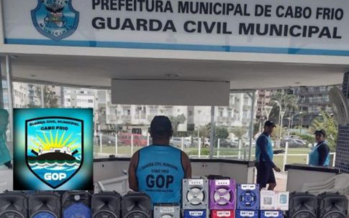 Conforme determina a Lei Estadual 3467/2000, &eacute; proibido o uso de equipamento sonoro em locais p&uacute;blicos