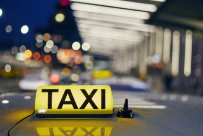 Auxílio a taxistas começa a ser pago nesta terça-feira