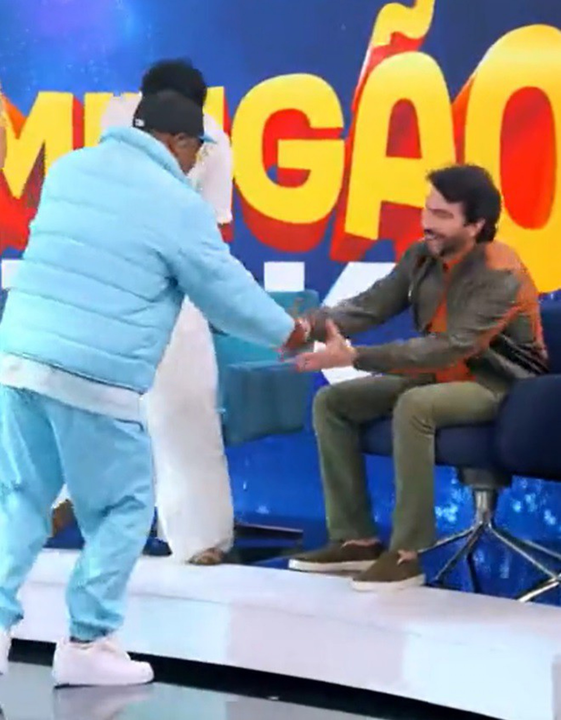 Padre Fábio de Melo dança a música Lepo Lepo, no Domingão com Huck - reprodução de vídeo