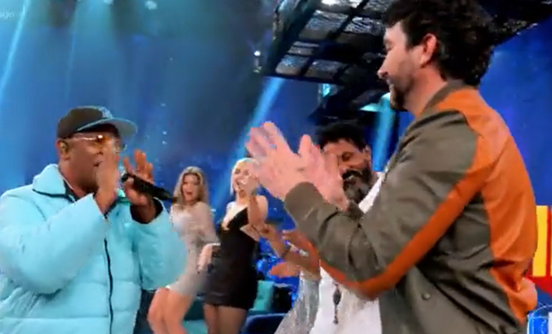 Padre Fábio de Melo dança a música Lepo Lepo, no Domingão com Huck - reprodução de vídeo