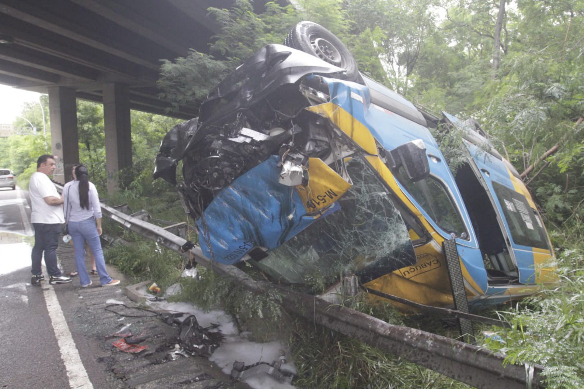Um homem morreu em acidente de van na Linha Vermelha - Marcos Porto/Ag&ecirc;ncia O DIA