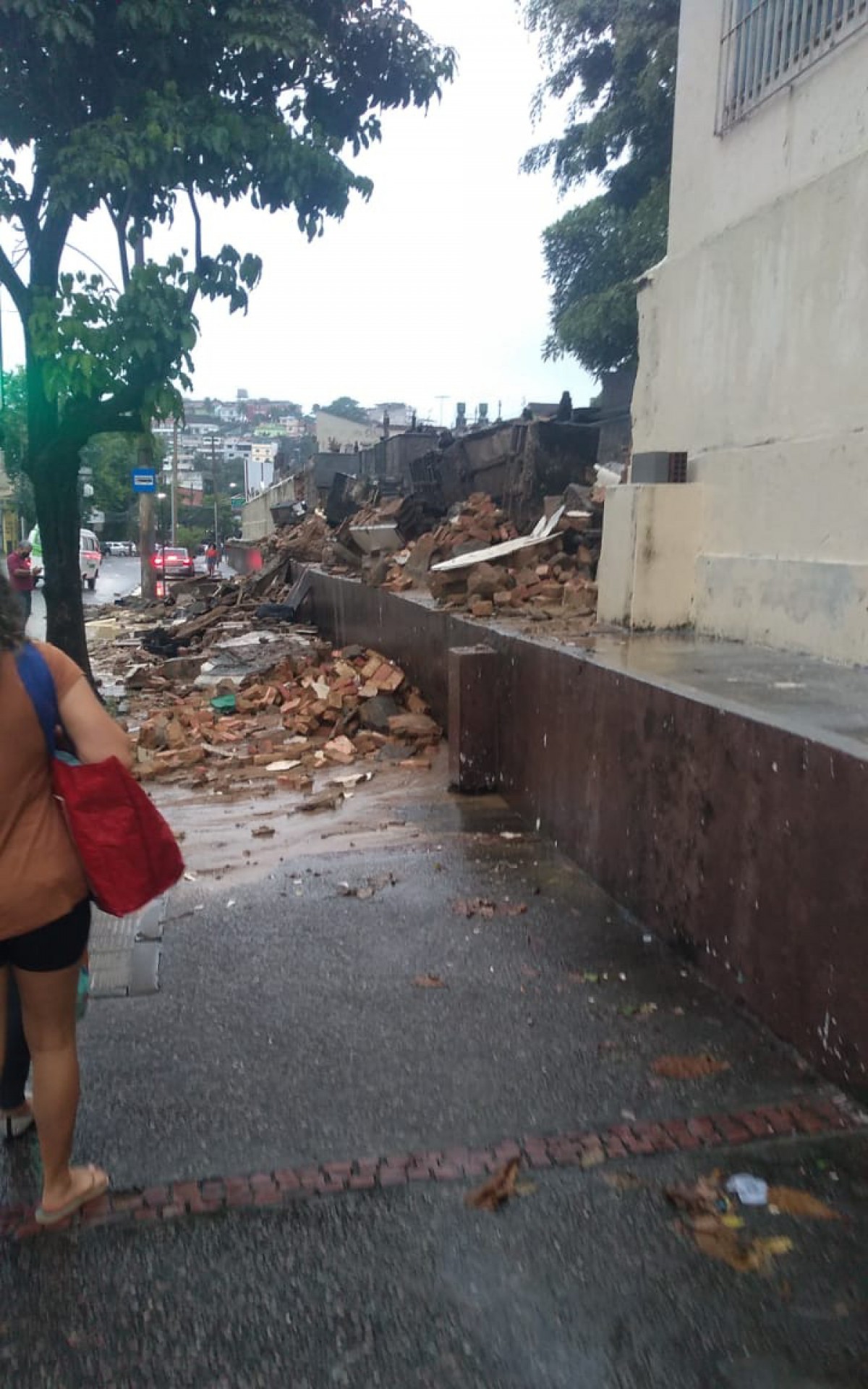 Vídeo Muro De Cemitério Desaba Na Ilha Do Governador Por Causa Da Forte Chuva Rio De Janeiro 