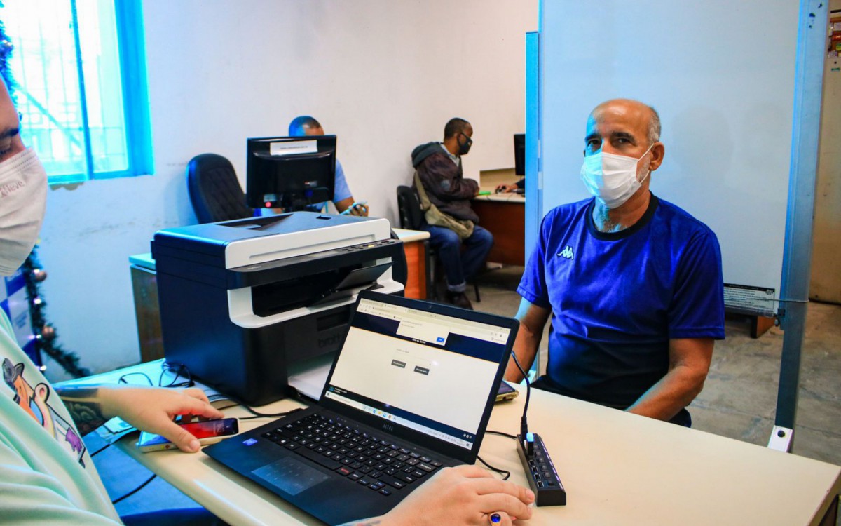 Francisco Jos&eacute; Vieira, de 60 anos, &eacute; motorista de t&aacute;xi h&aacute; 11 anos e tem ponto na Avenida Mirandela, no Centro, e ir&aacute; aderir ao aplicativo