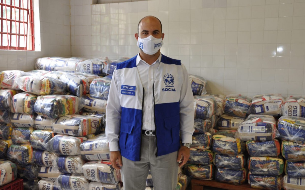 300 cestas b&aacute;sicas foram distribu&iacute;das nesta ter&ccedil;a-feira