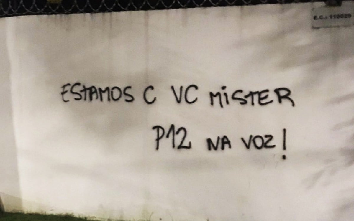 Muro do Ninho é pichado em apoio a Paulo Sousa