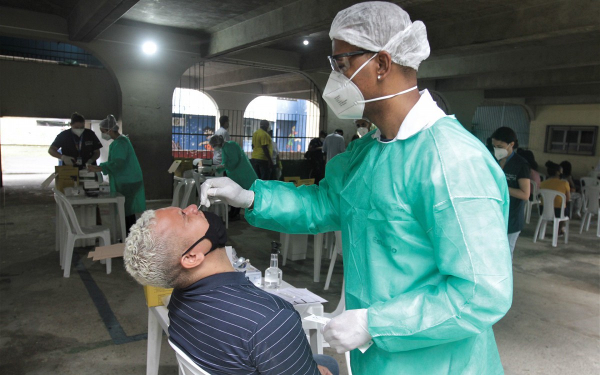Rio Inaugura na Tijuca o 11&deg; Centro de Atendimento e Testagem de Covid-19, no Ciep Doutor Antoine Magarinos Torres Filho, nesta ter&ccedil;a feira 11-01, na foto Rodrigo Campos 34 anos.