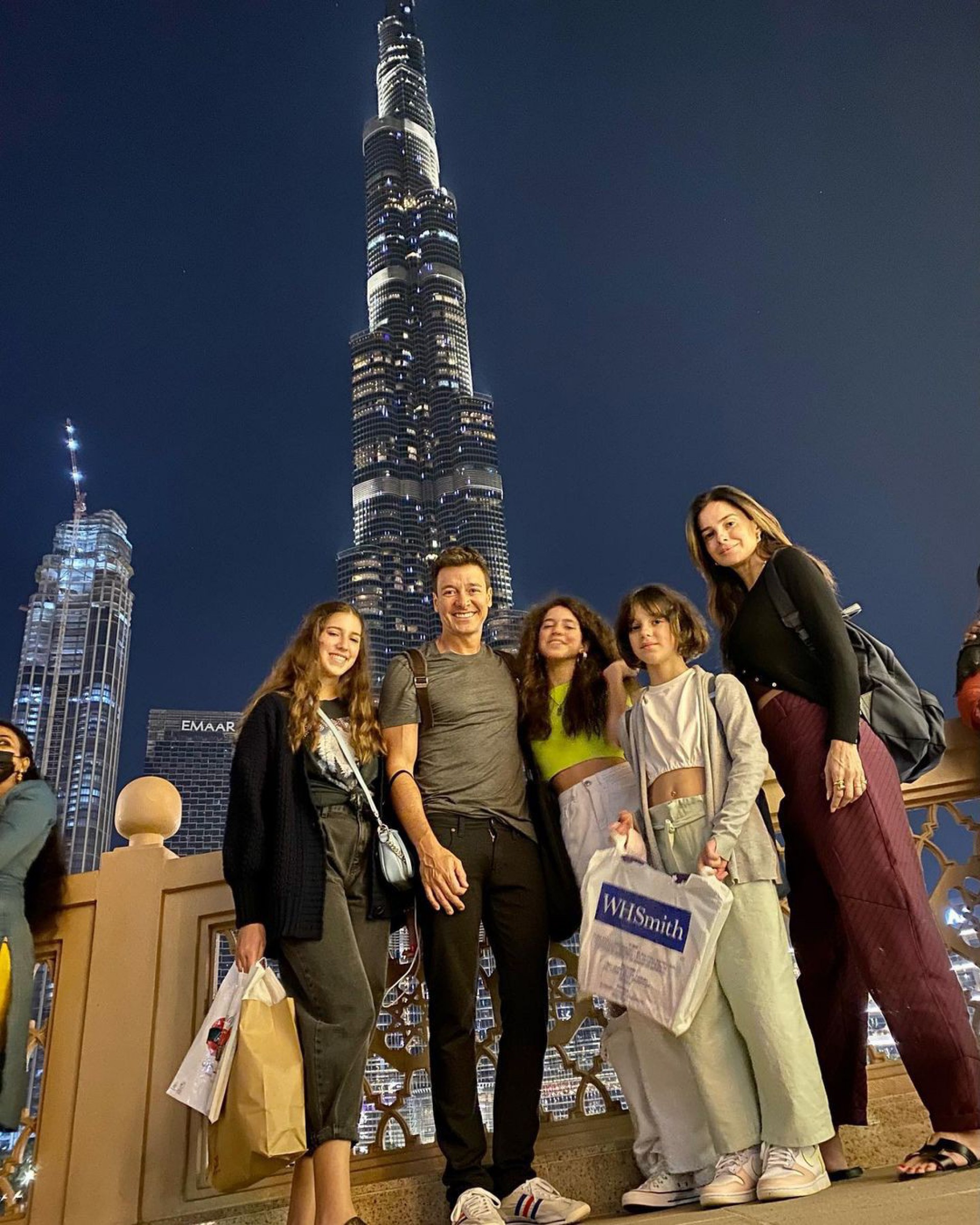 Rodrigo Faro curte férias em Dubai com a esposa, Vera Viel, e as filhas, Clara, Maria e Helena - Reprodução/Instagram