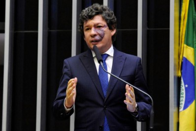 Líder do PT diz que pensa em desistir do Senado para selar acordo com PSD de Kalil em Minas