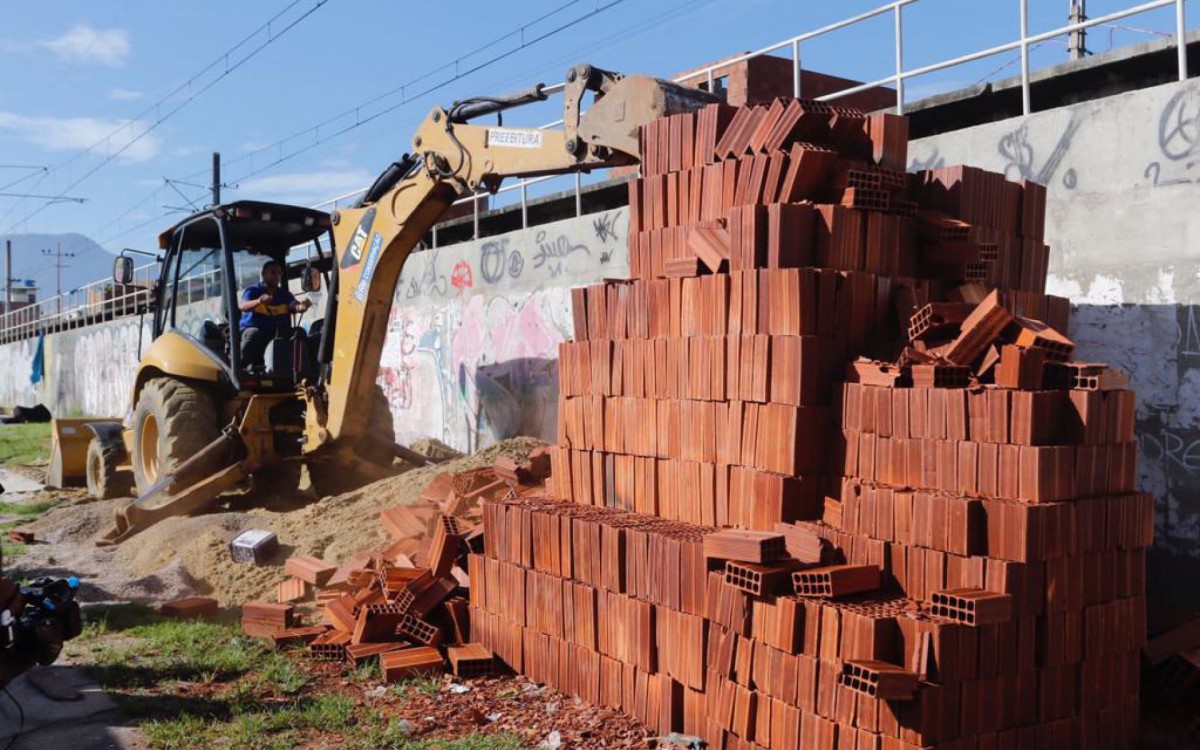 Ao todo, 17 construções irregulares foram demolidas - Divulgação