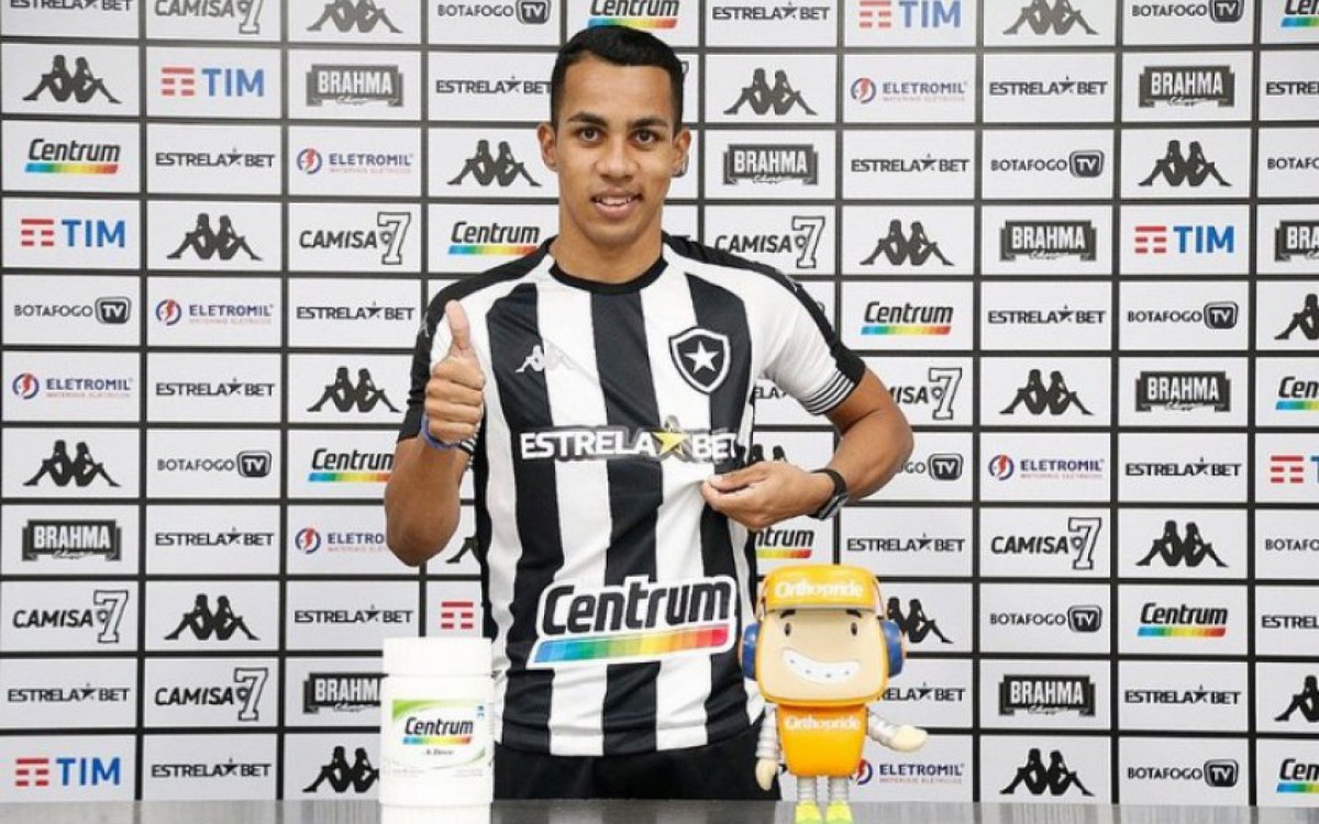 Botafogo anuncia contrata&ccedil;&atilde;o do volante Breno
