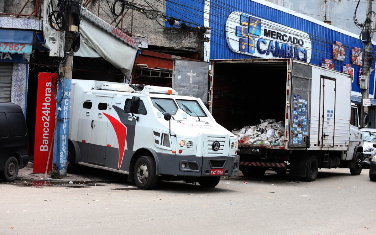 Rio,12/01/2022- NOVA IGUACU, Bairro Jardim Pernambuco, bandidos explodem caixa eletronico dentro de farmacia em Nova Iguacu. na foto. farmacia onde ficava o caixa eletronico.Foto: Cleber Mendes/Agência O Dia