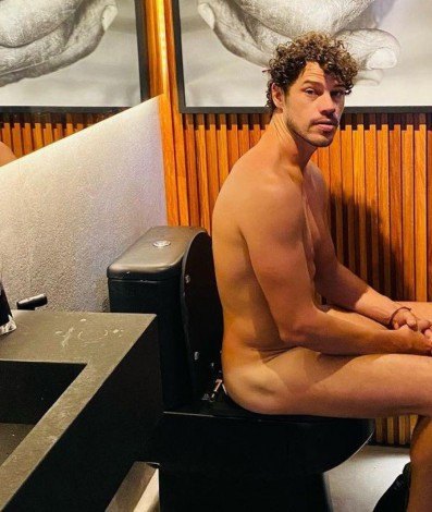 José Loreto posa nu 