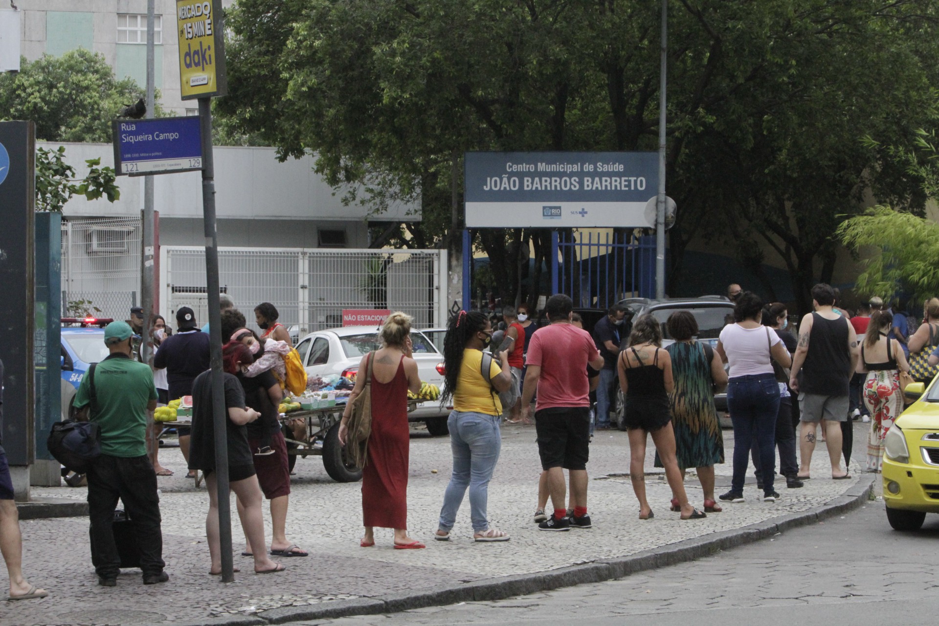 Centro Municipal de Saúde João Barros Barreto teve aglomeração nesta manhã - Marcos Porto/Agencia O Dia