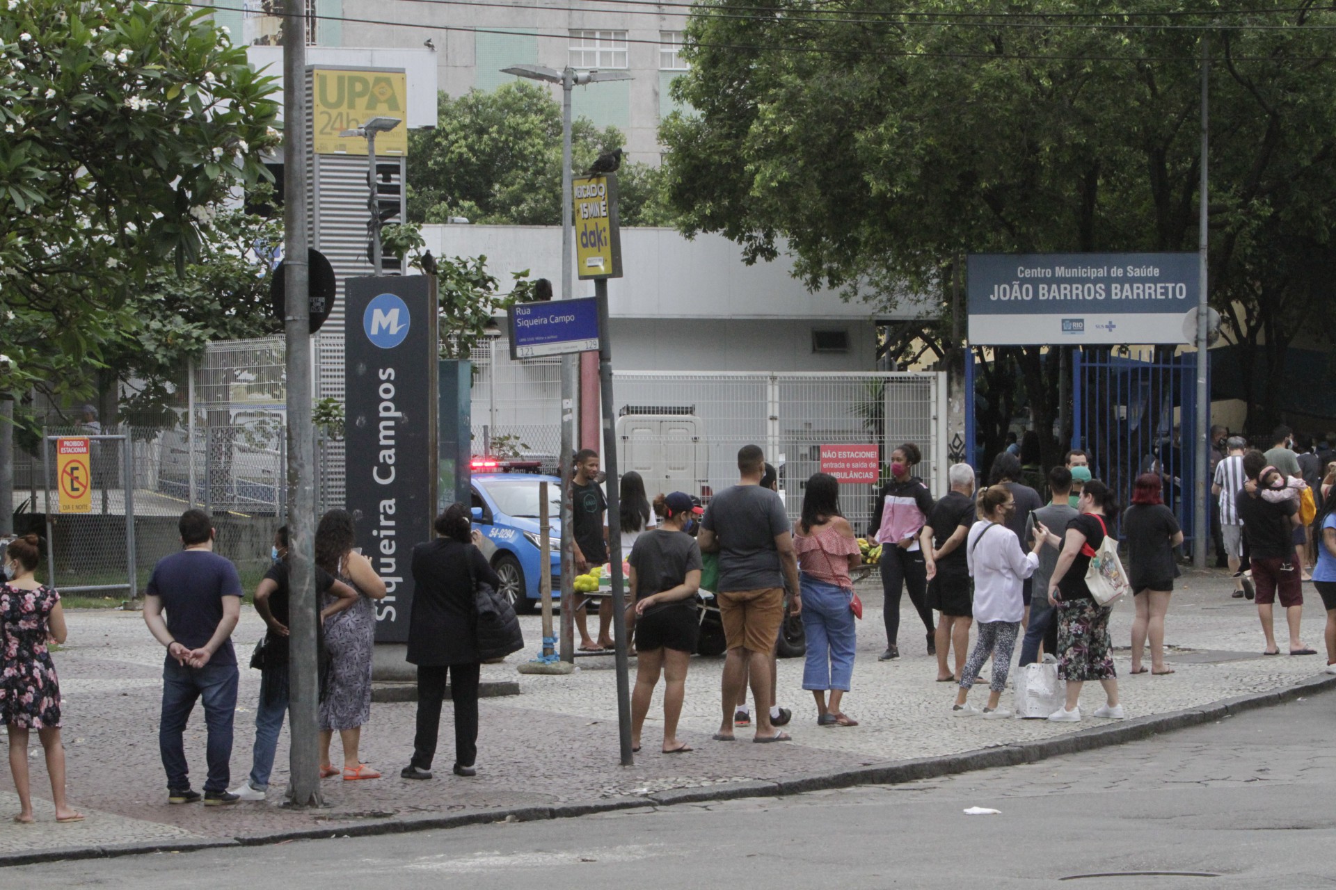 Centro Municipal de Saúde João Barros Barreto teve aglomeração nesta manhã - Marcos Porto/Agencia O Dia