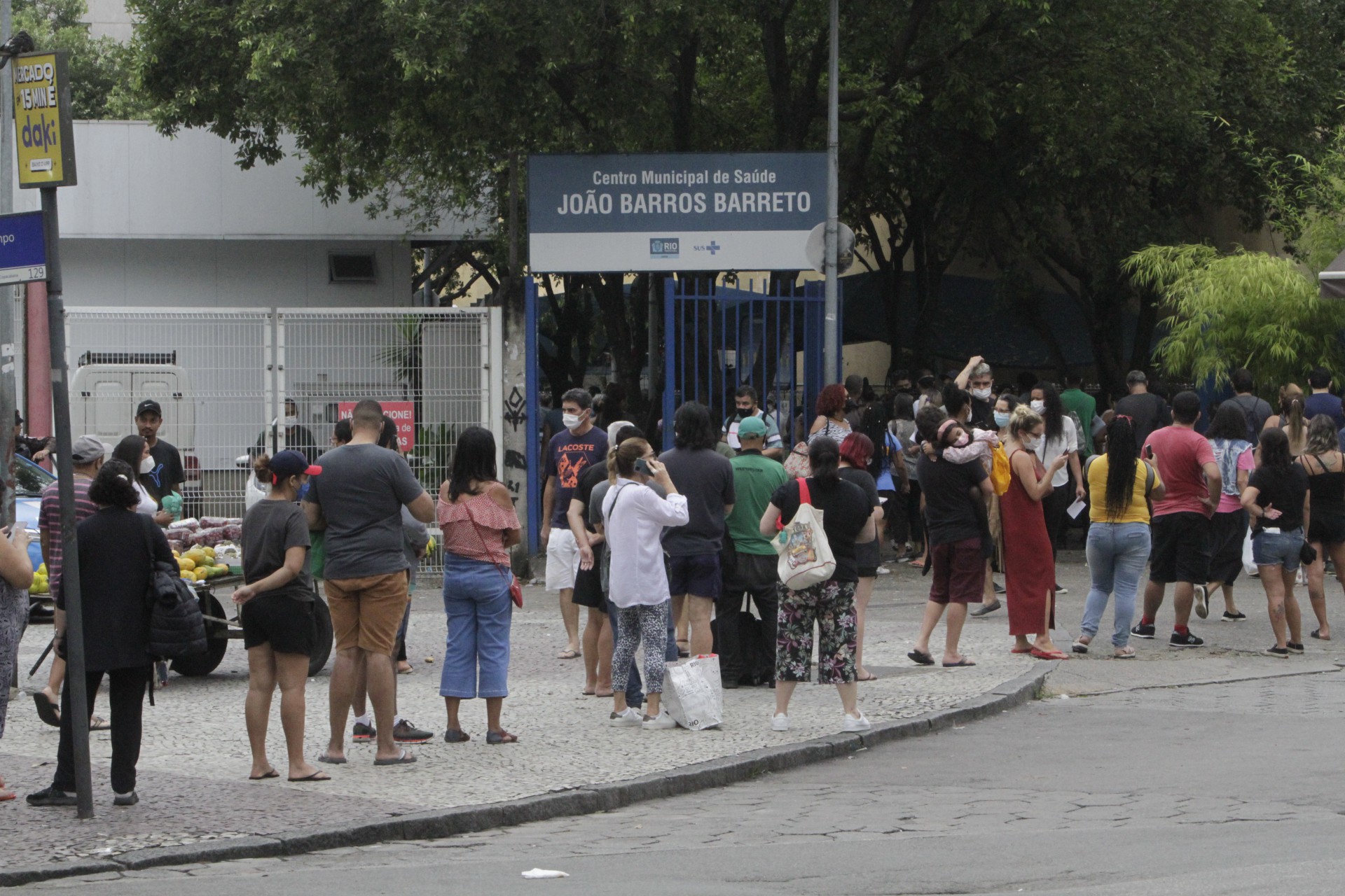 Centro Municipal de Saúde João Barros Barreto teve aglomeração nesta manhã - Marcos Porto/Agencia O Dia