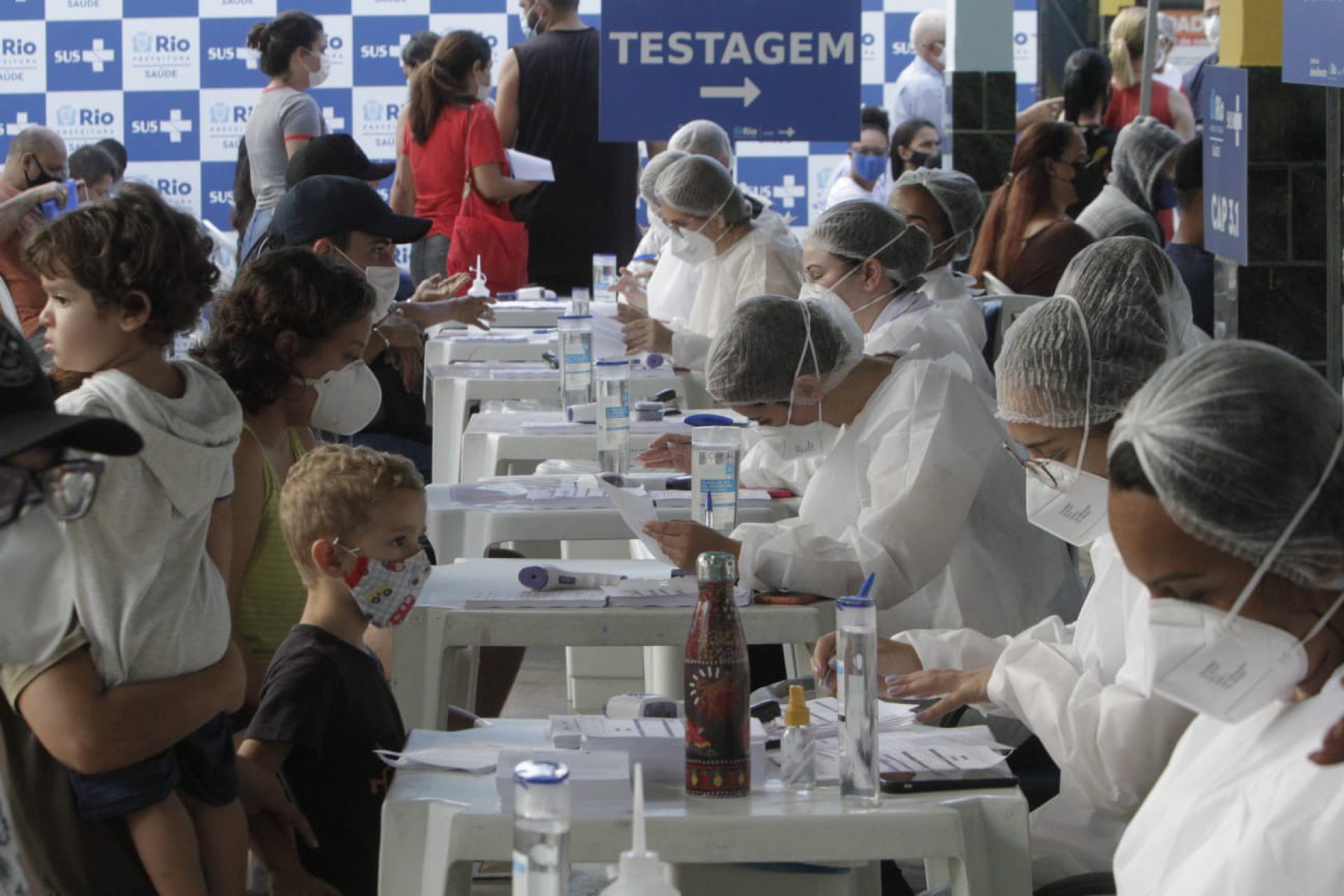 Prefeitura do Rio abriu um novo centro de testagem na Faculdade Cenetista Capitão Lemos Cunha, na Ilha do Governador - MARCOS PORTO/AGÊNCIA O DIA