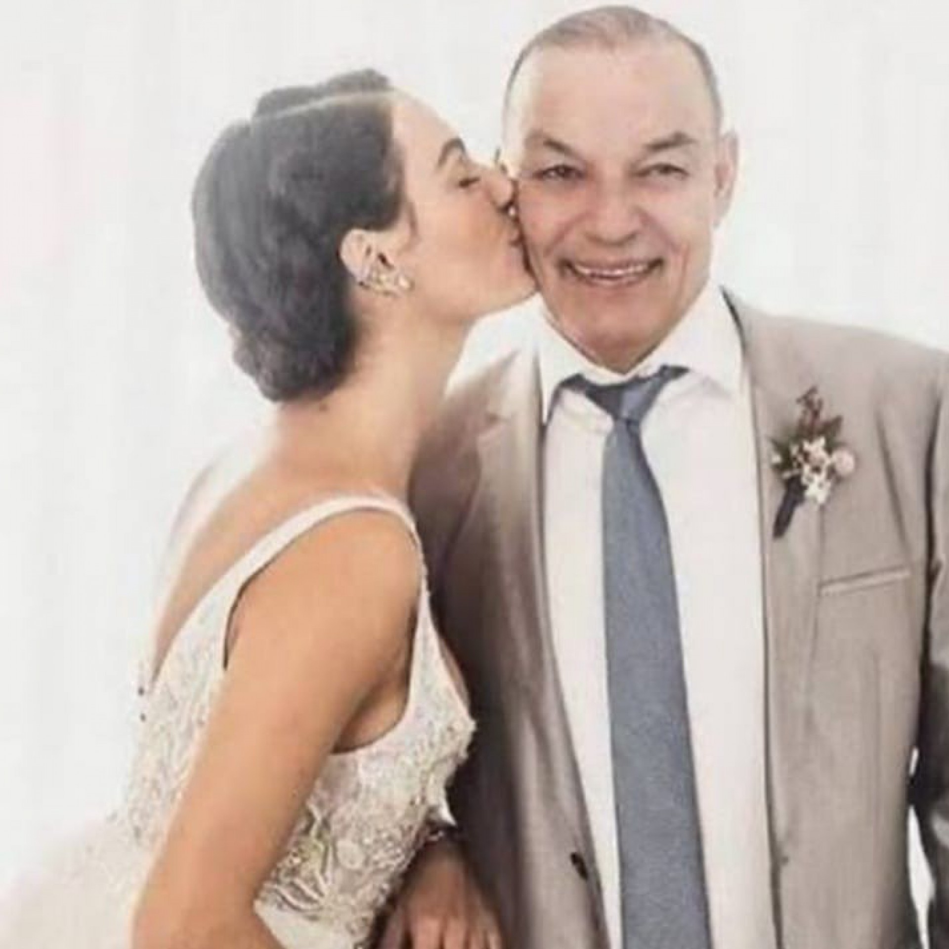 Isis Valverde com o pai, Rubens Valverde  - Reprodução