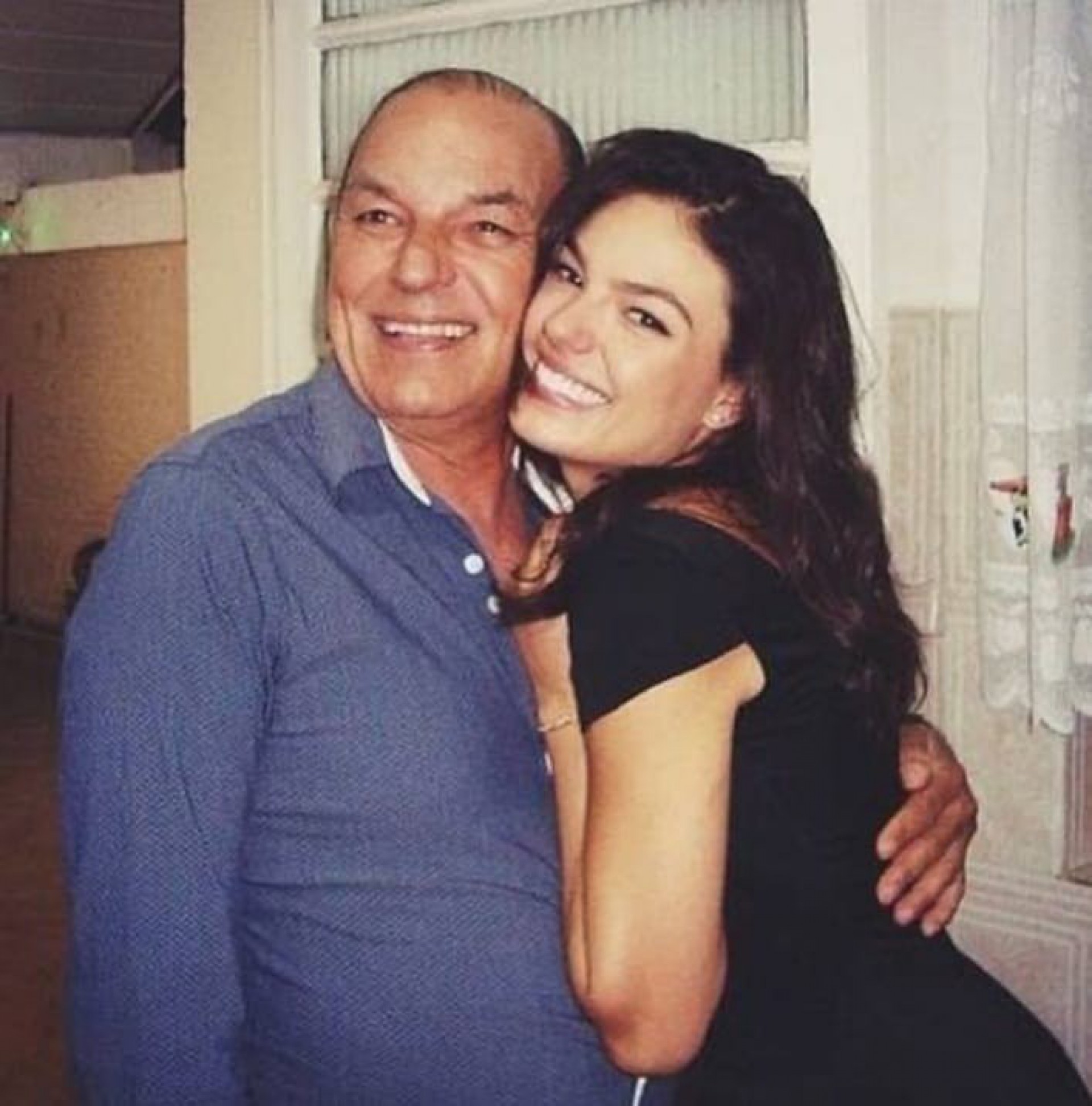 Isis Valverde com o pai, Rubens Valverde  - Reprodução