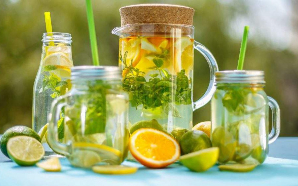 &Aacute;gua saborizada ganha cada vez mais espa&ccedil;o entre aqueles que n&atilde;o conseguem consumir o l&iacute;quido puro