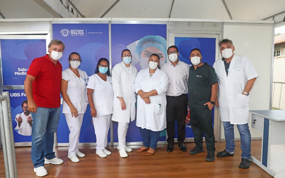 Prefeito Alexandre Martins com secret&aacute;rio de sa&uacute;de Le&ocirc;nidas e equipe 