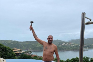 Adriano Imperador faz 40 anos. Relembre a carreira e veja como é a vida dele agora