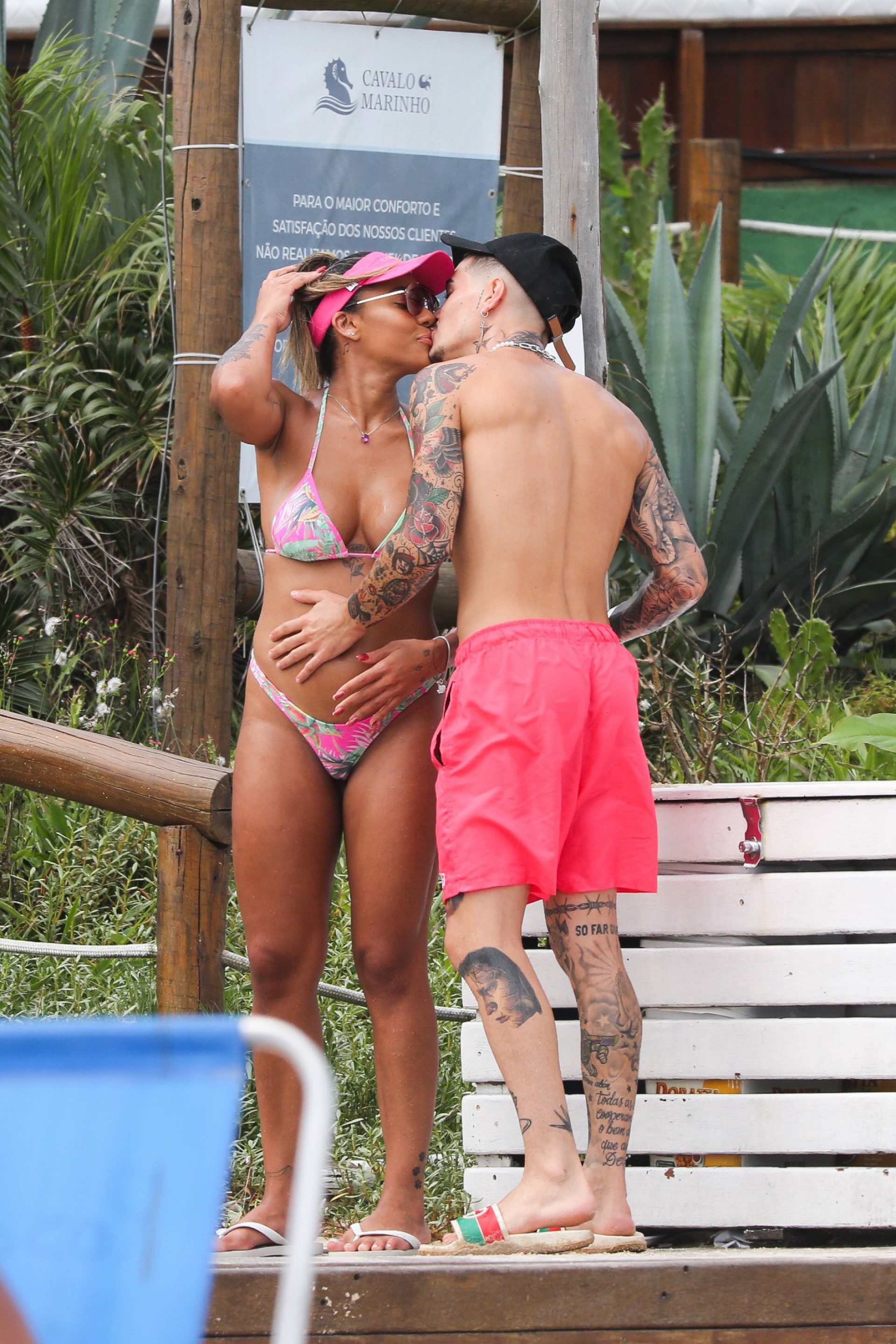 Tays Reis e Biel curtem dia de sol em praia da Zona Oeste - Dilson Silva/ AgNews