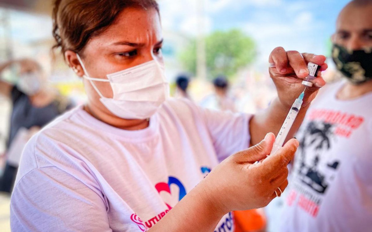 Nos polos de testagem, a popula&ccedil;&atilde;o tamb&eacute;m ode se vacinar contra a Covid &ndash; 19
