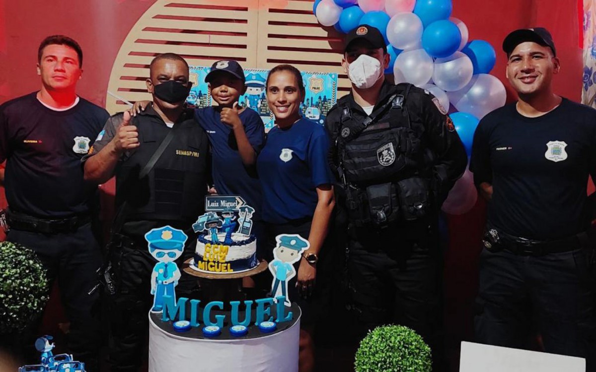 Menino que sonha ser guarda municipal ganha festa de anivers&aacute;rio tem&aacute;tica
