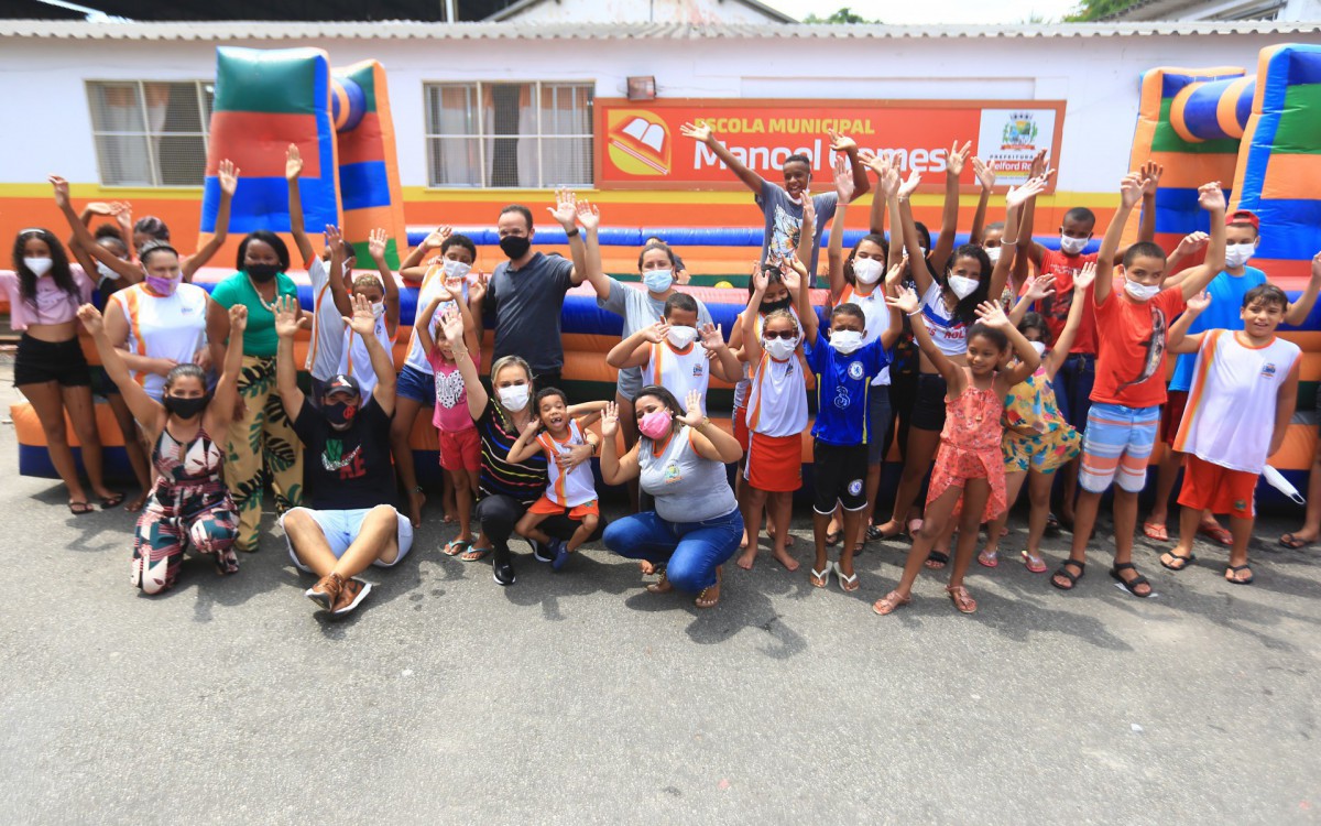 A col&ocirc;nia de f&eacute;rias est&aacute; fazendo a alegria dos alunos. A primeira-dama e deputada federal Daniela do Waguinho participou de algumas brincadeiras