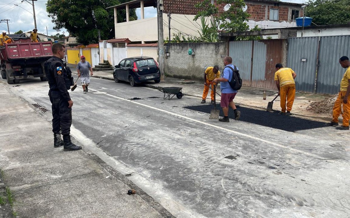 PM realiza ação para remover barricadas em São Gonçalo - Divulgação