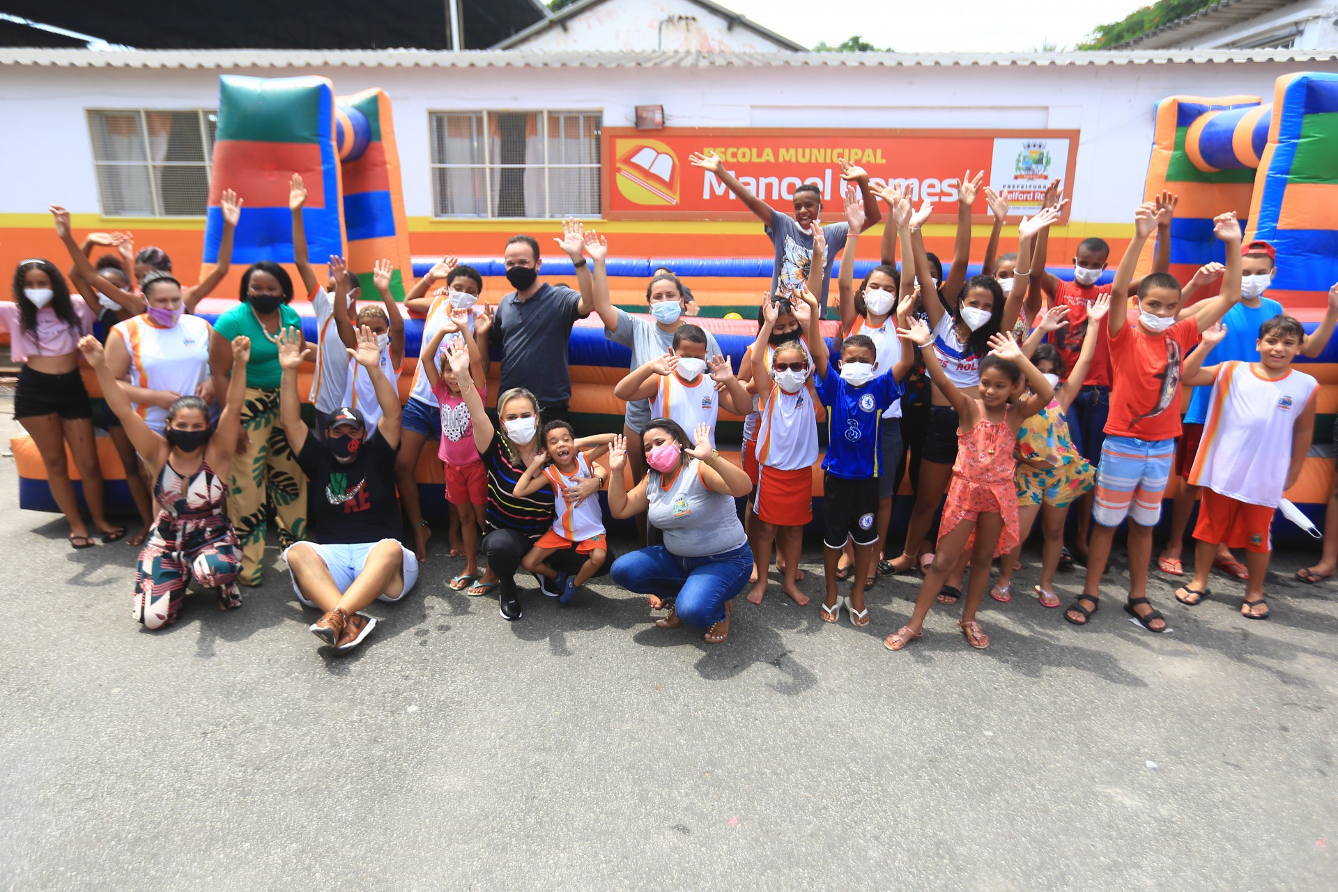 A col&ocirc;nia de f&eacute;rias est&aacute; fazendo a alegria dos alunos. A primeira-dama e deputada federal Daniela do Waguinho participou de algumas brincadeiras - Rafael Barreto / PMBR