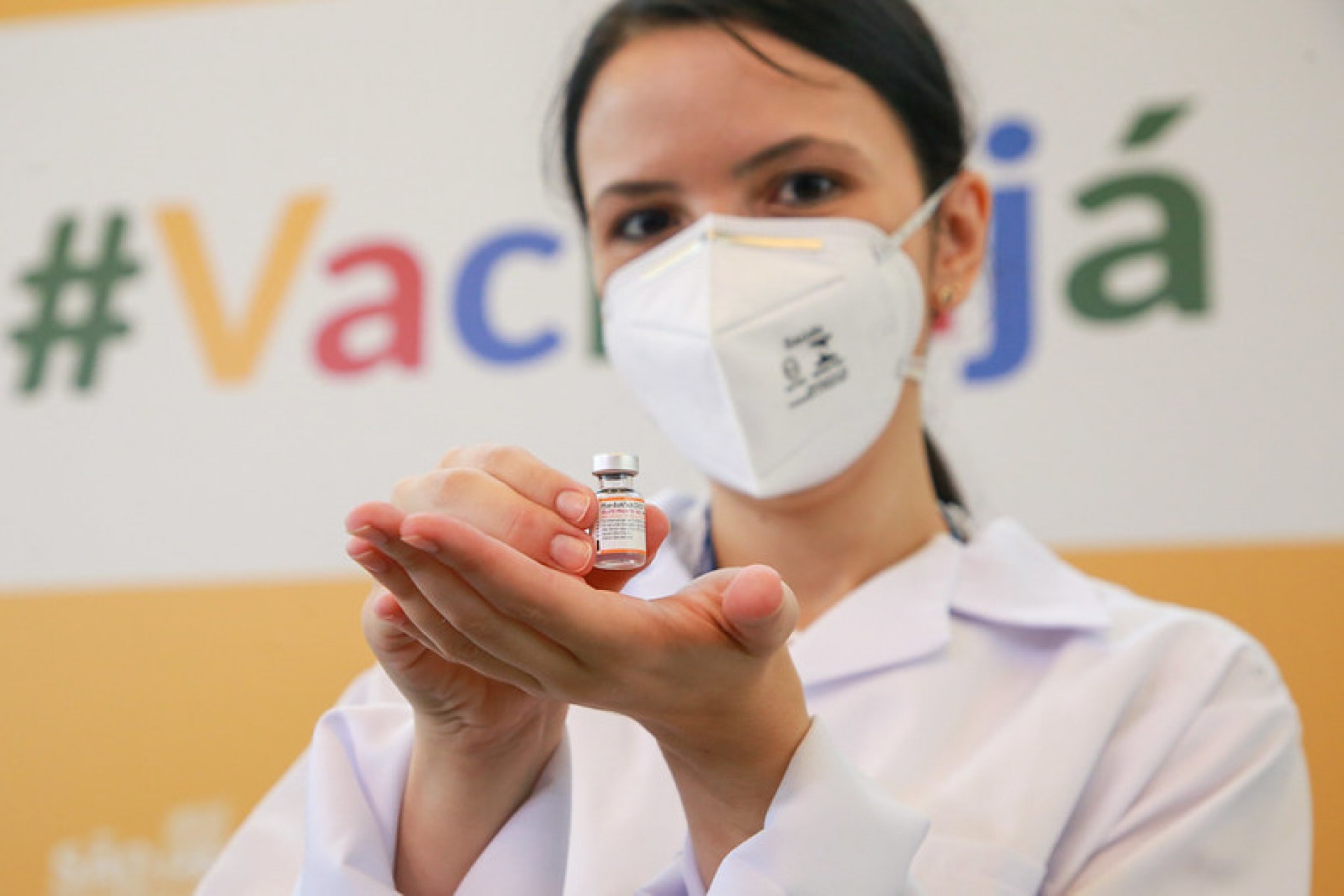 Crianças recebem dose do imunizante pediátrico da Pfizer contra a Covid - Divulgação