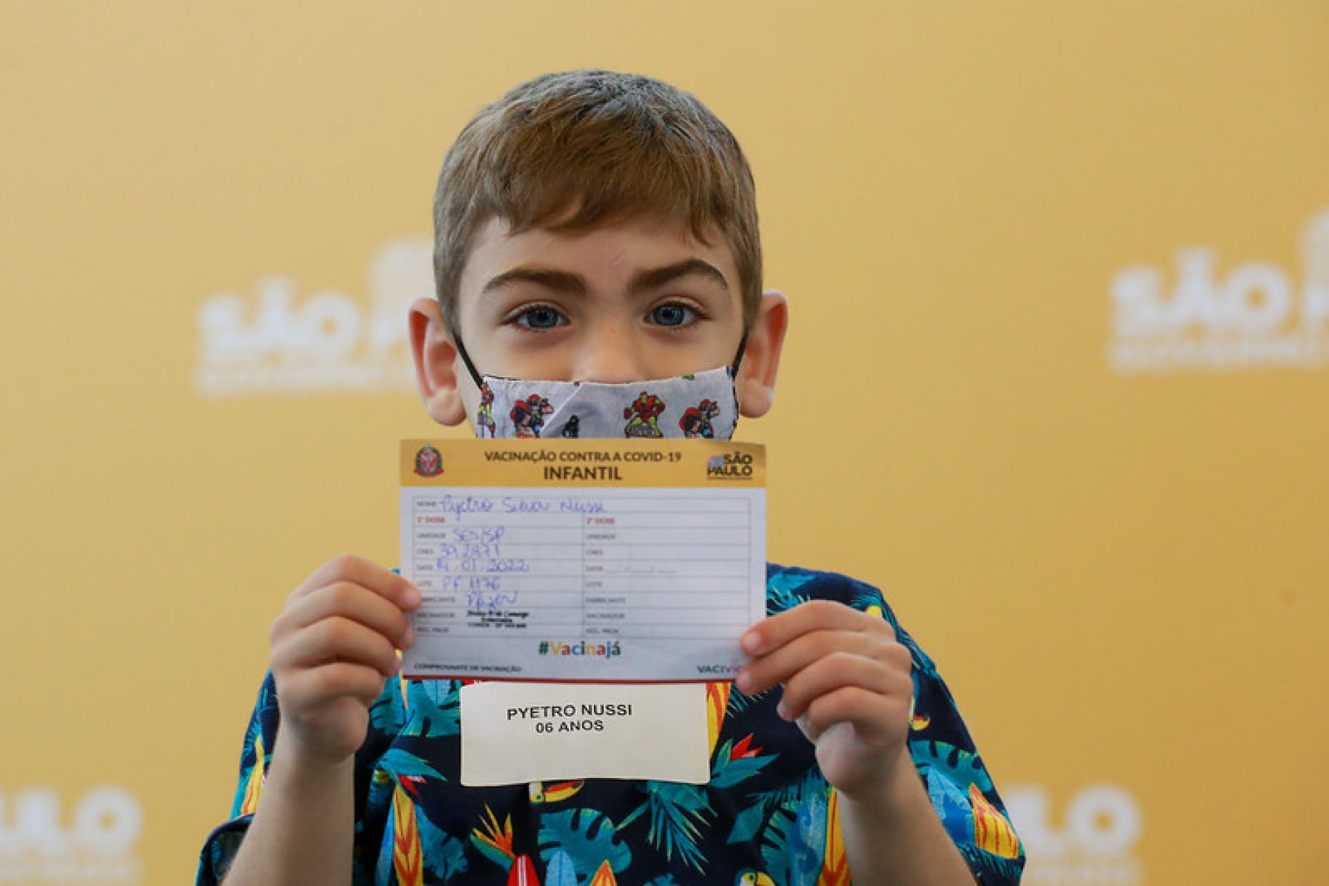 Crianças recebem dose do imunizante pediátrico da Pfizer contra a Covid - Divulgação