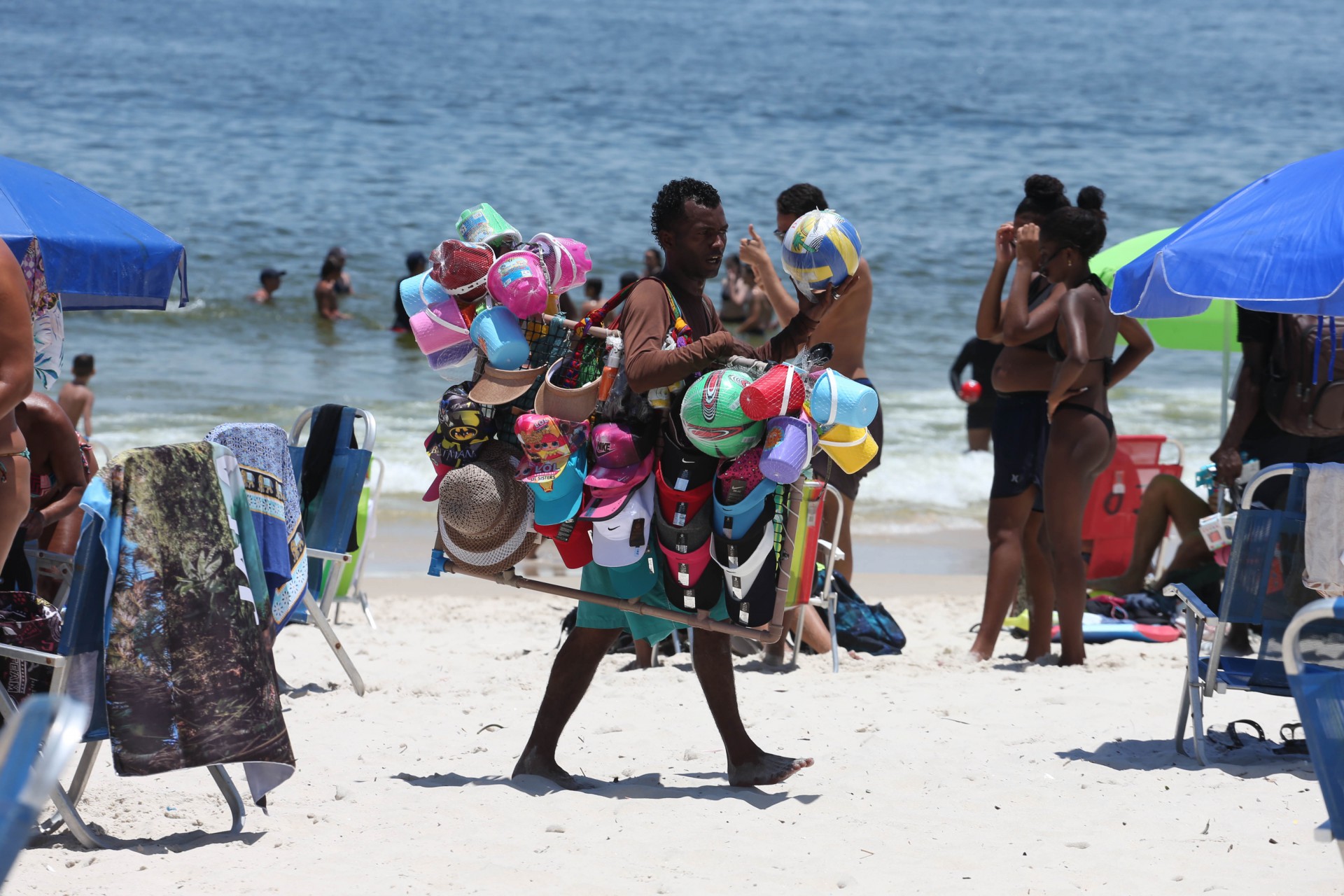 Movimenta&ccedil;&atilde;o na Praia do Leme, nesta sexta-feira - Cleber Mendes/Ag&ecirc;ncia O Dia
