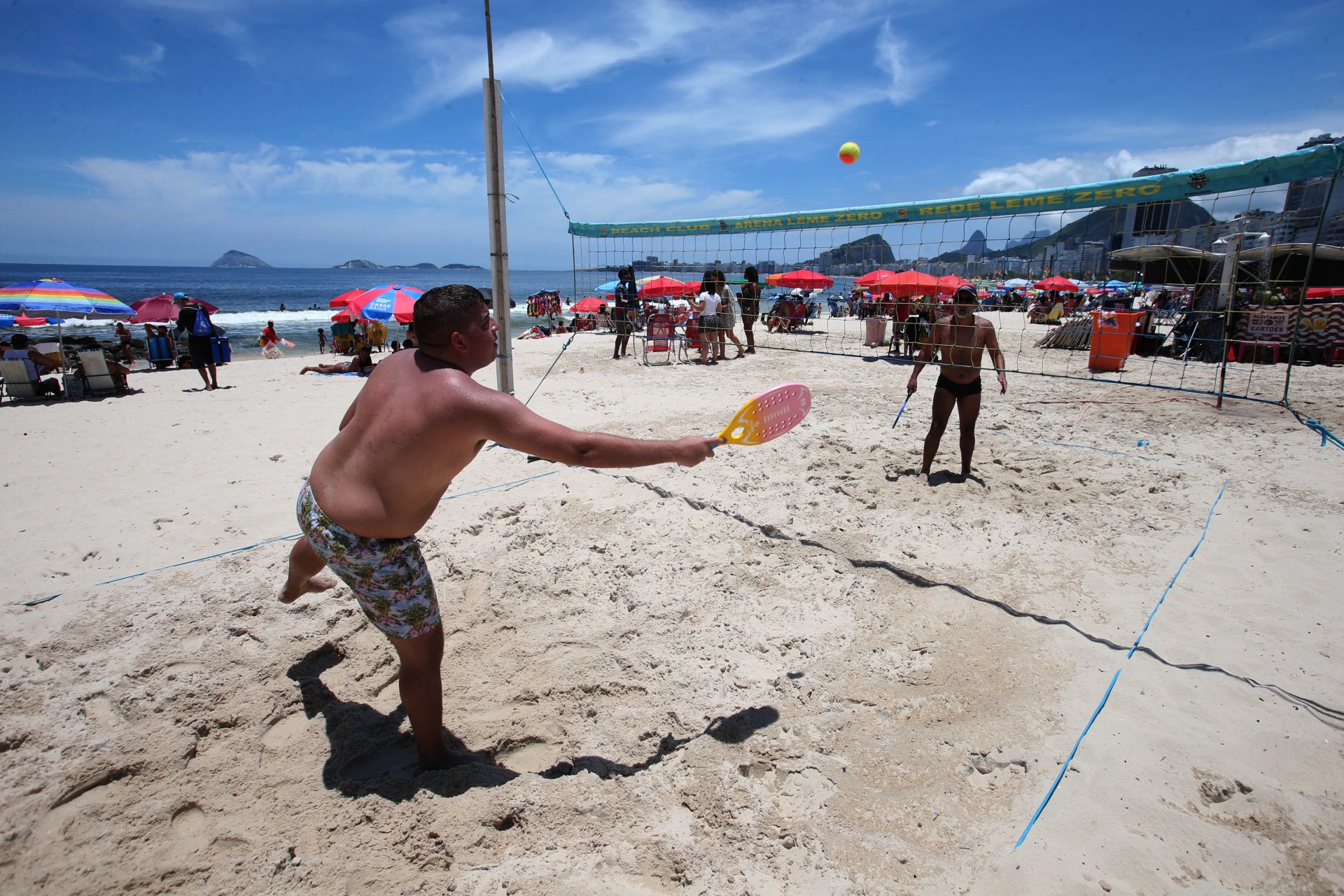 Movimenta&ccedil;&atilde;o na Praia do Leme, nesta sexta-feira - Cleber Mendes/Ag&ecirc;ncia O Dia